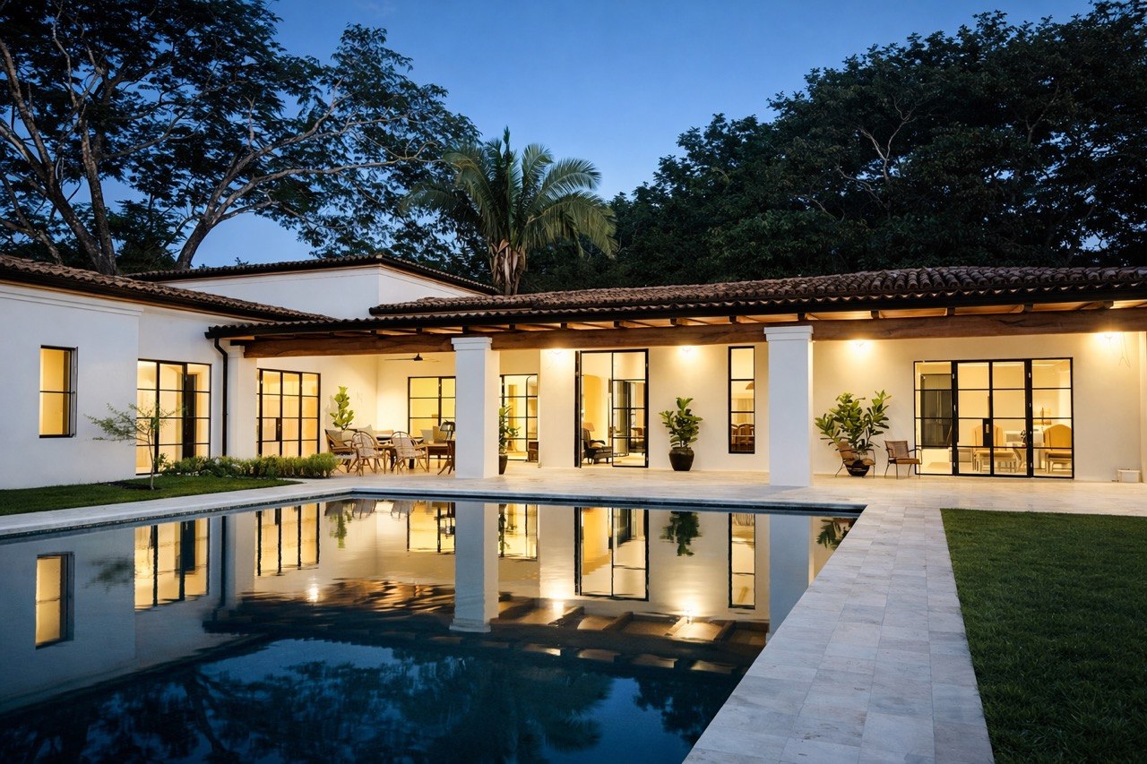 Luxury home with pool in Nosara